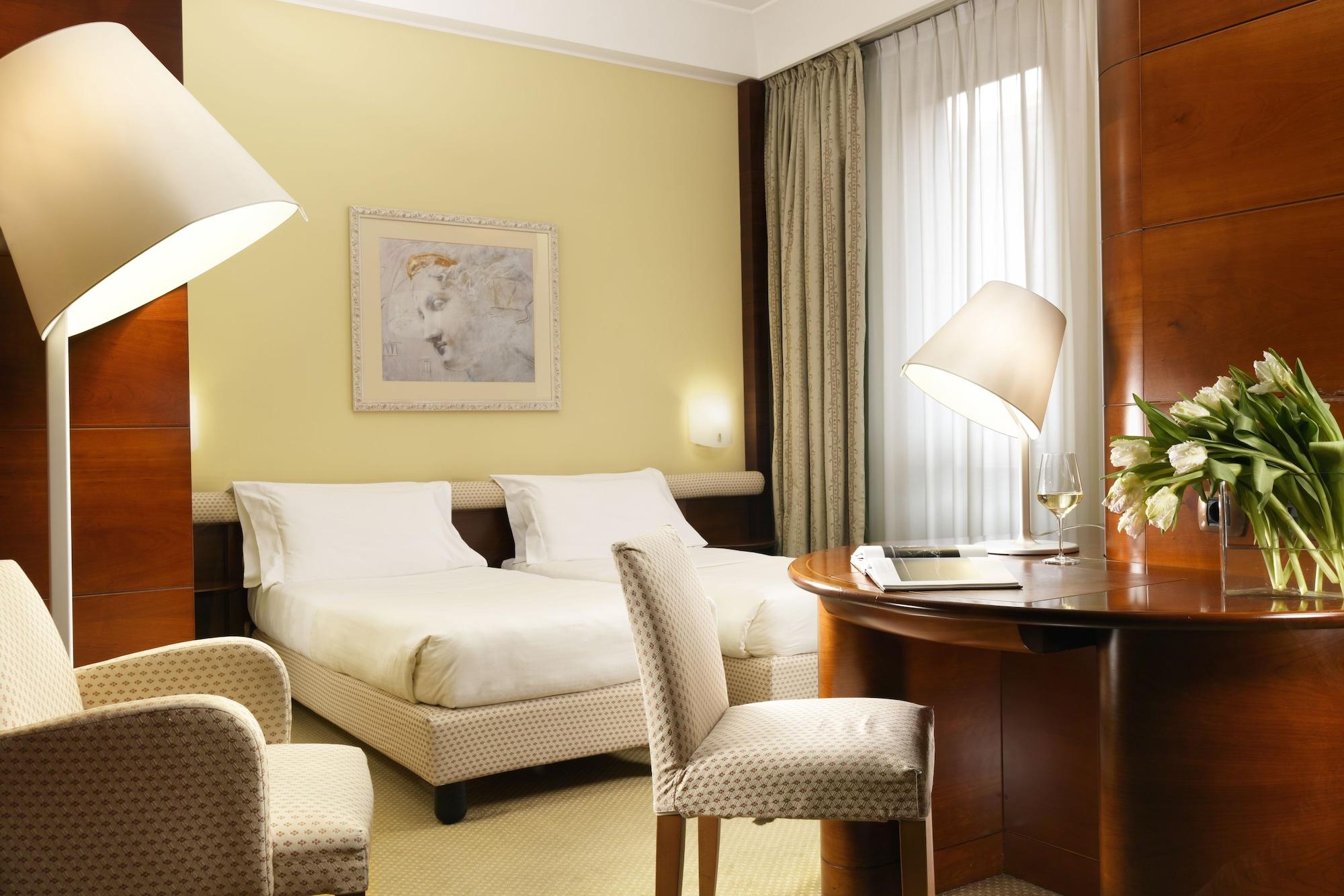 ยูเอ็นเอโฮเทล กูซานี มิลาโน Hotel มิลาน ภายนอก รูปภาพ