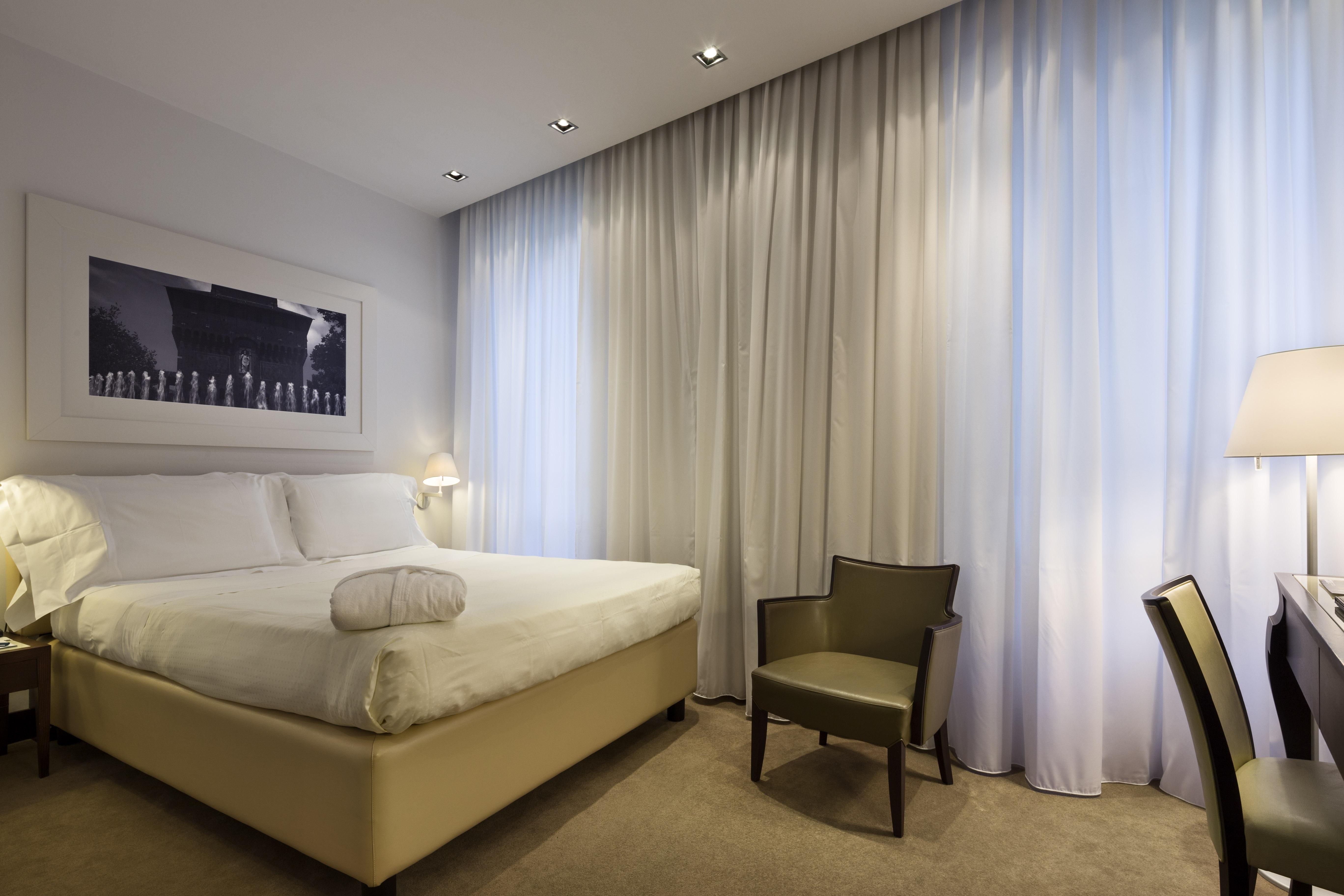 ยูเอ็นเอโฮเทล กูซานี มิลาโน Hotel มิลาน ภายนอก รูปภาพ