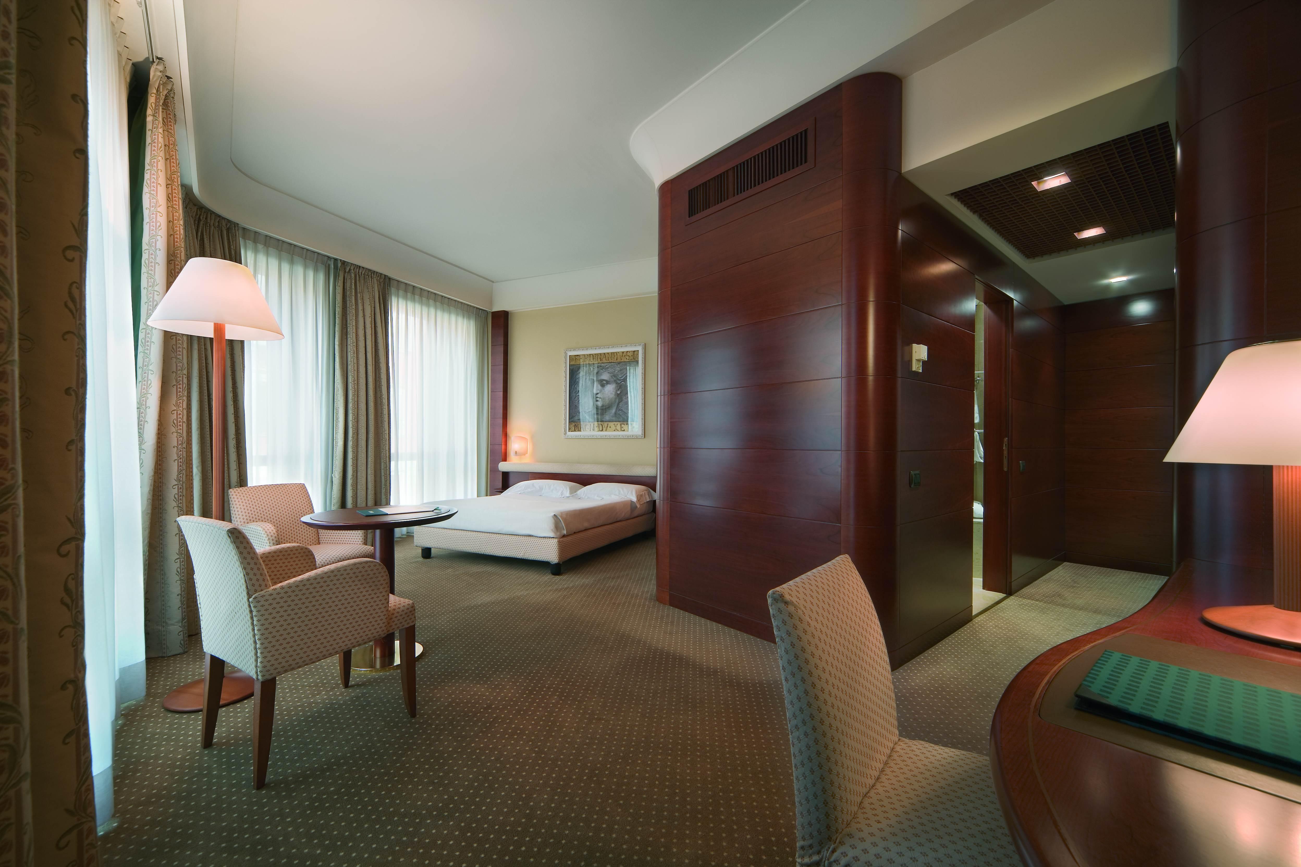 ยูเอ็นเอโฮเทล กูซานี มิลาโน Hotel มิลาน ภายนอก รูปภาพ