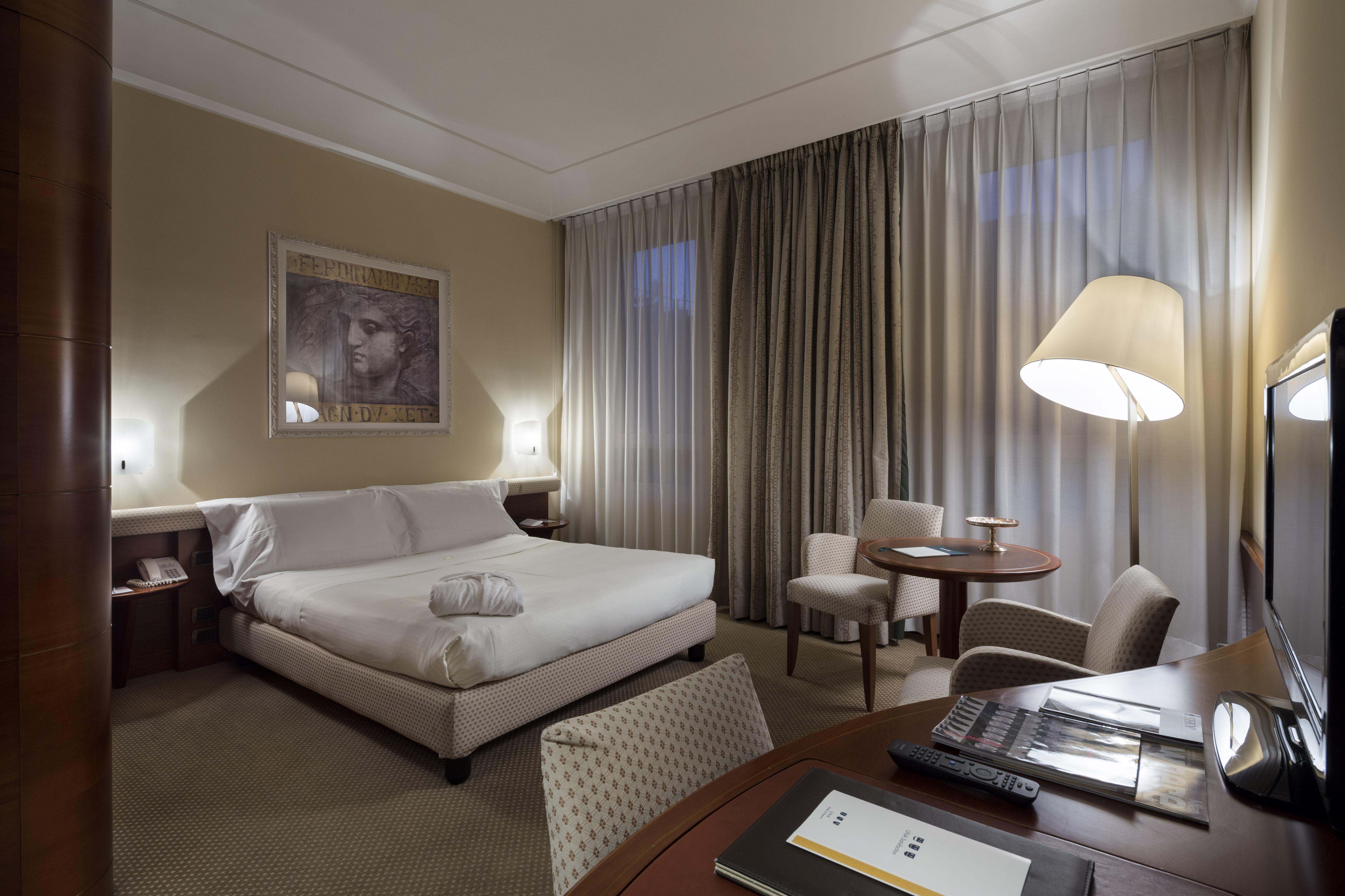ยูเอ็นเอโฮเทล กูซานี มิลาโน Hotel มิลาน ภายนอก รูปภาพ