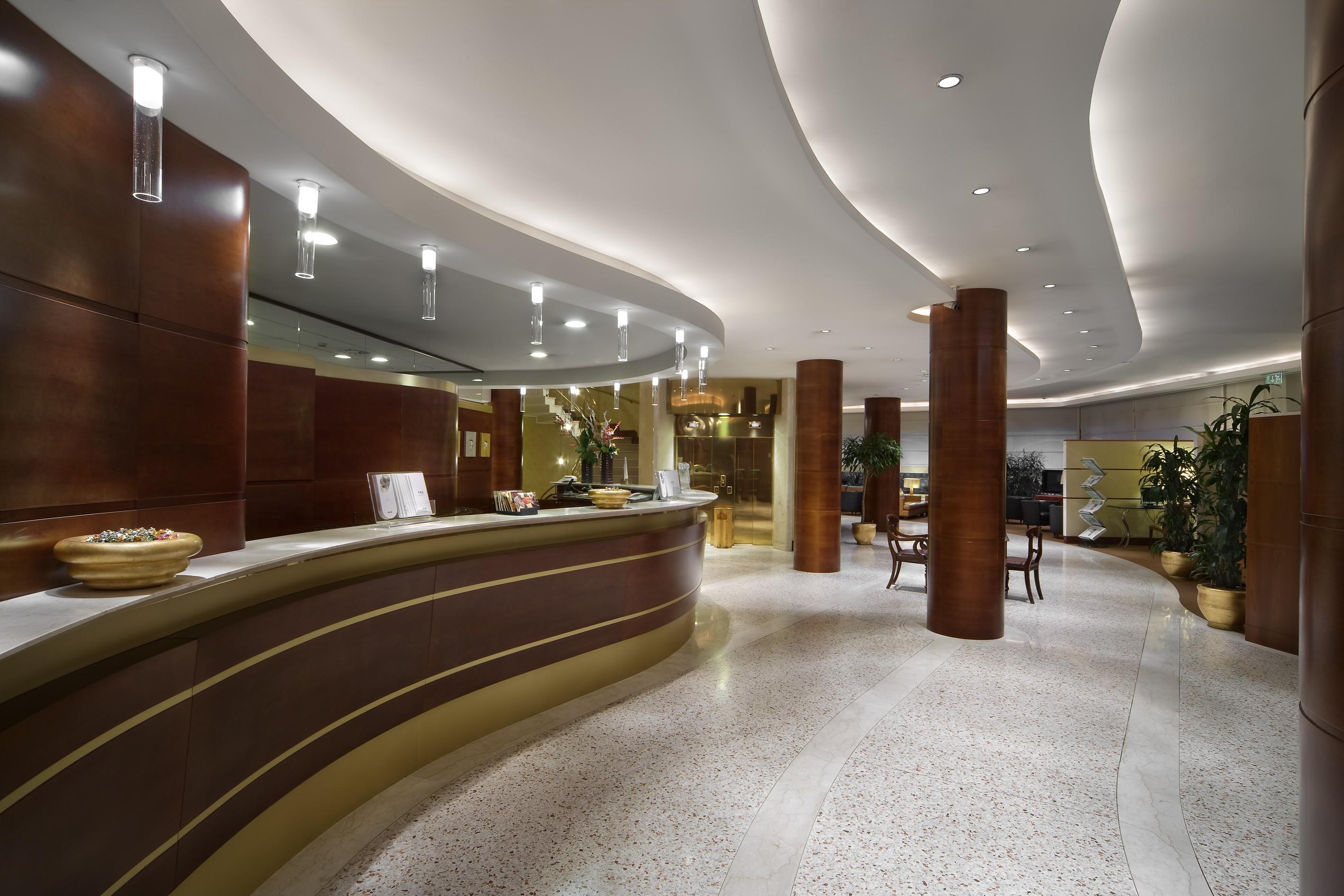 ยูเอ็นเอโฮเทล กูซานี มิลาโน Hotel มิลาน ภายนอก รูปภาพ
