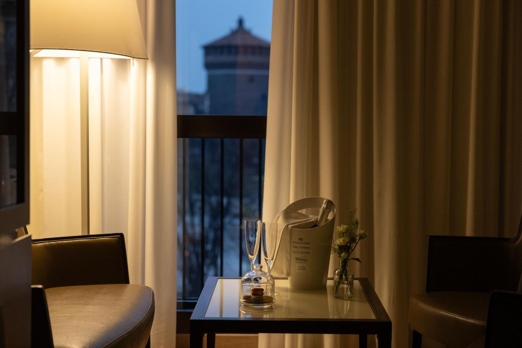 ยูเอ็นเอโฮเทล กูซานี มิลาโน Hotel มิลาน ภายนอก รูปภาพ