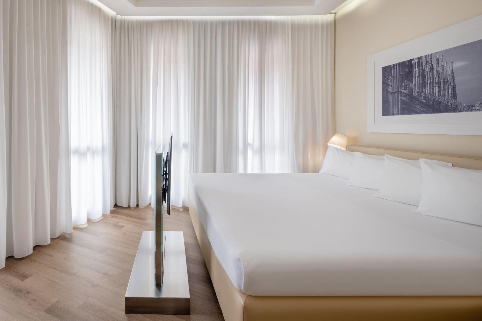 ยูเอ็นเอโฮเทล กูซานี มิลาโน Hotel มิลาน ภายนอก รูปภาพ