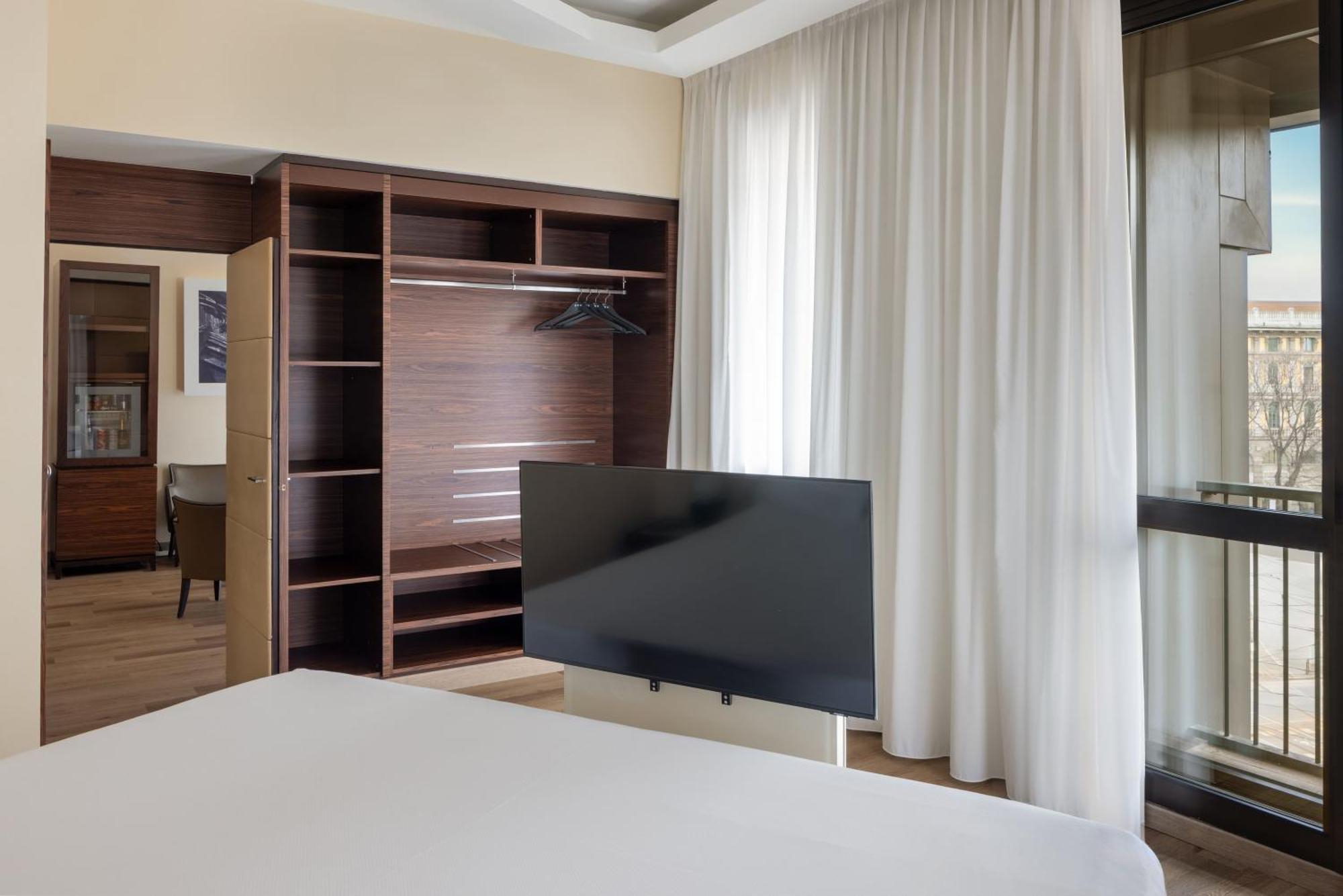 ยูเอ็นเอโฮเทล กูซานี มิลาโน Hotel มิลาน ภายนอก รูปภาพ